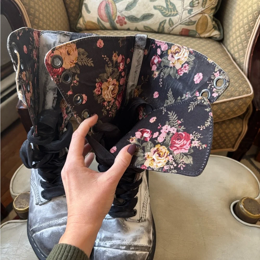 RARE Dr. Martens Triumph 1914 W Boot (Black) (KMNL722) UK 7 / US 9-9.5 - Picture 8 of 8